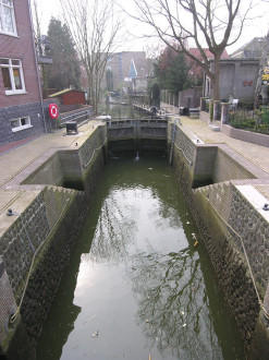 Small lock in Hardinxveld-Giessendam, Netherlands