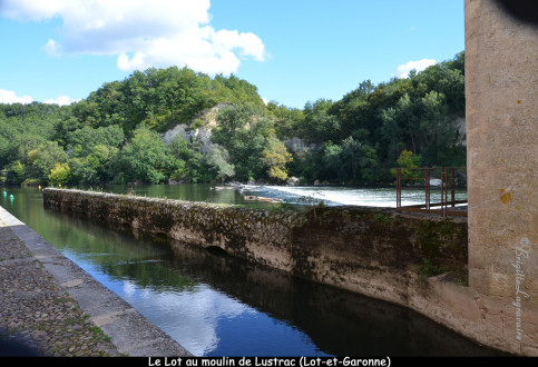 En approche du Quercy blanc, le Lot, l'écluse et le barrage au Moulin de Lustrac