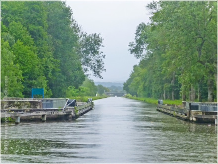 Canal Marne au Rhin, Brücke über die Strasse