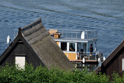 Hausboot-Bootshaus