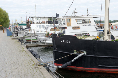 8085 Fotos aus Stockholm, der Hauptstadt Schwedens; ehem. Hafenanlage am Söder Mälarstrand  - jetzt Liegeplätze für Hausboote.
