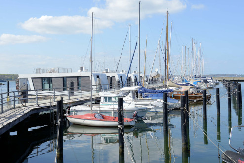 4974 Laboe ist eine Gemeinde im Kreis Plön in Schleswig-Holstein; Marina mit Sportbooten / Hausbooten.