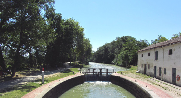Canal du Midi, écluse (simple) de Renneville, commune de Renneville, Haute Garonne.