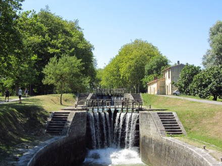 Canal du Midi, écluse (triple) de Laurens (sens Etang de Thau Toulouse), commune de Mas-Saintes-Puelles, Aude.