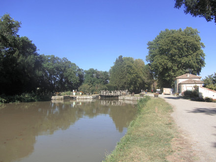 Canal du Midi, écluse (simple) de Jouarres, commune d'Azille, Aude.