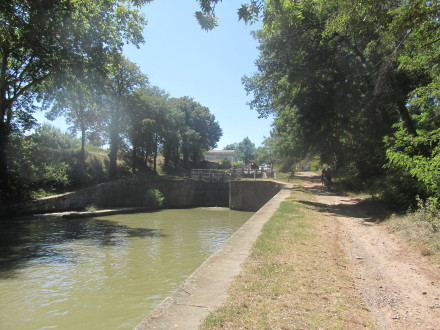 Canal du Midi, écluse (triple) de Fonfile (sens Etang de Thau Toulouse), commune de Blomac, Aude.