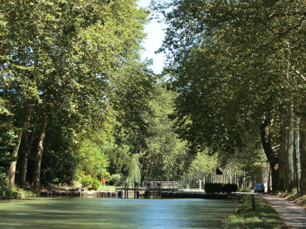 Canal du Midi, écluse (simple) de la Domergue, commune de Mas-Saintes-Puelles, Aude.