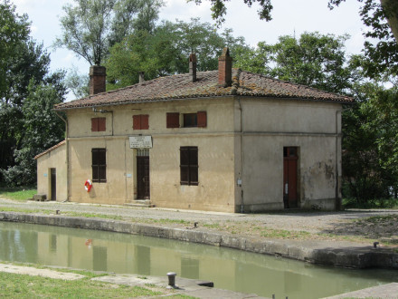 Canal du Midi, écluse (simple) de Vic, maison éclusière commune de Castanet Tolosan, Haute Garonne.