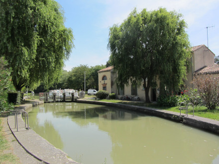 Canal du Midi, écluse (simple) de Negra, commune de Montesquieu-Lauragais, Haute Garonne.