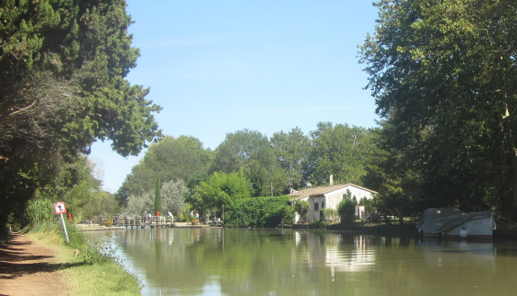 Canal du Midi, écluse (double) de l'Aiguille, commune de Puichéric, Aude.