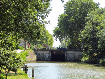 Canal du Midi, écluse (simple) d'Emborrel, commune d'Avignonet-Lauragais, Haute Garonne, dernière écluse dans ce département.