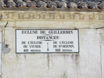 Canal du Midi, écluse (simple) de Guillermin, plaque de la maison éclusière, commune de Saint Martin Lalande, Aude.