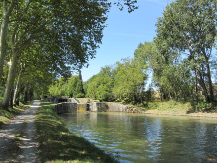 Canal du Midi, écluse (double) du Roc (sens Etang de Thau Toulouse), commune de Mas-Saintes-Puelles, Aude.