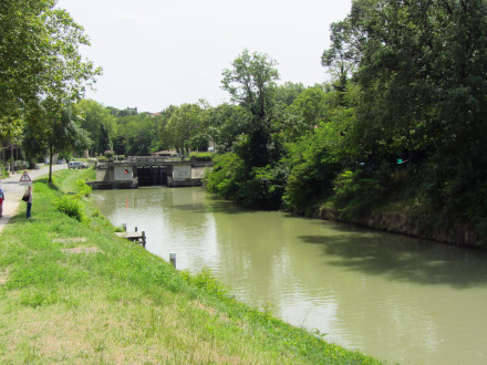 Canal du Midi, 6e bief (bief de Vic, 7 km 495), arrivée sur l'écluse de Montgiscard.