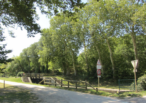 Canal du Midi, écluse (double) d'Encassan, commune d'Avignonet-Lauragais, Haute Garonne.
