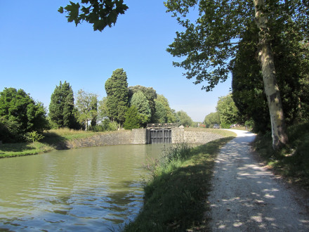 Canal du Midi, écluse (simple) de La Criminelle, commune de Saint Martin Lalande, Aude.