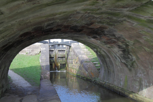 12237 Macclesfield Canal Bosley Locks bridge 54