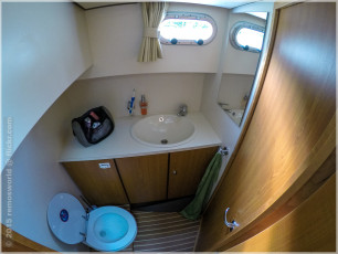 Hausbootferien 2015, Briare, LINSSEN Grand Sturdy 34.9, Bug Toilette