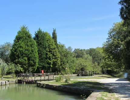 Canal du Midi, écluse (double) du Roc, commune de Mas-Saintes-Puelles, Aude.