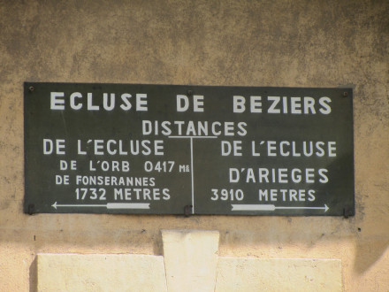 Canal du Midi, écluse (simple) de Béziers, plaque de la maison éclusière, commune de Béziers, Hérault.