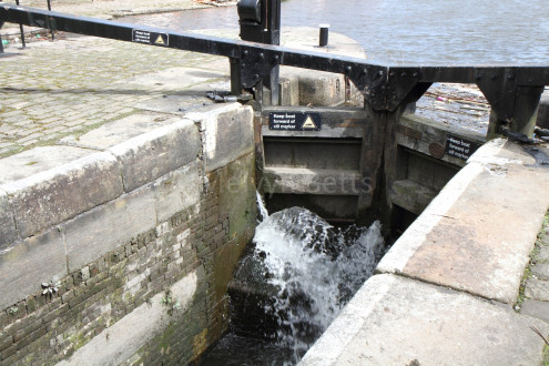12410 Ashton Canal lock 18 Fairfield top lock