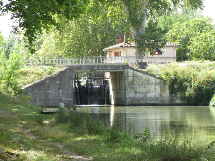Canal du Midi, écluse (simple) de Vic,  commune de Castanet Tolosan, Haute Garonne.