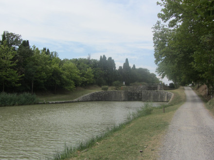 Canal du Midi, écluse (double) de Lalande, arrivée du 36e bief (bief d'Herminis, 0 km 270) en provenance de l'écluse d'Herminis, commune de Carcassonne, Aude.