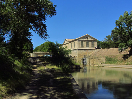Canal de Jonction, écluse de Gailhousty, maison éclusière (sens Narbonne Canal du Midi), commune de Sallèles d'Aude.