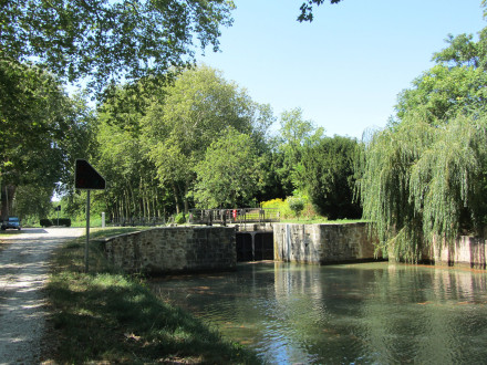 Canal du Midi, écluse (simple) de la Domergue (sens Etang de Thau Toulouse), commune de Mas-Saintes-Puelles, Aude.