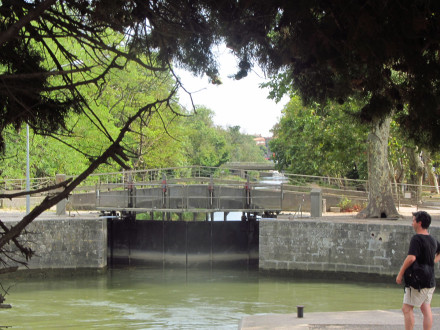 Canal du Midi, écluse ronde d'Agde (écluse simple), commune d'Agde, Hérault.