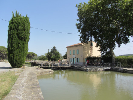 Canal du Midi, écluse (simple) d'Homps, commune d'Homps, Aude.