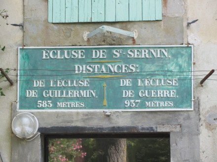 Canal du Midi, écluse (simple) de Saint Sernin, plaque de maison éclusière, commune de Saint Martin Lalande, Aude.