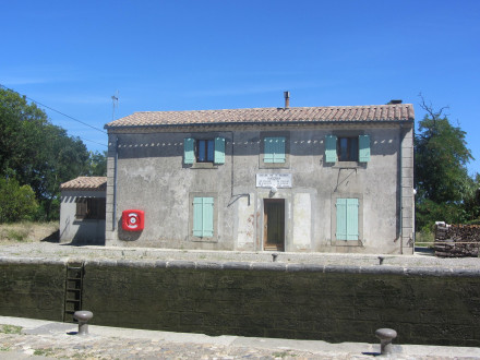 Canal du Midi, écluse de Saint Martin, maison éclusière, commune de Blomac, Aude.