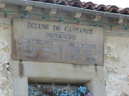 Canal du Midi, écluse (double) de Castanet, plaque de la maison éclusière, commune de Castanet Tolosan, Haute Garonne (porte du Lauragais).
