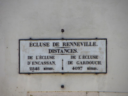 Canal du Midi, écluse (simple) de Renneville, plaque de maison éclusière, commune de Renneville, Haute Garonne.