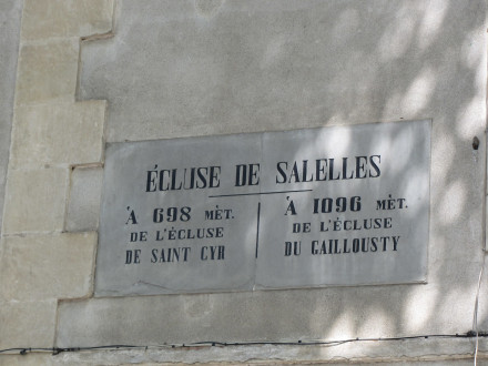 Canal de Jonction, écluse de Sallèles, plaque de la maison éclusière, commune de Sallèles d'Aude.