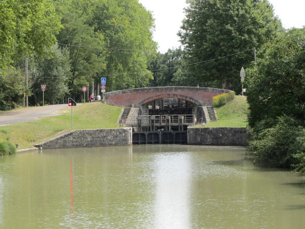 Canal du Midi, Ecluse (double) du Sanglier, commune d'Ayguevives, Haute Garonne.