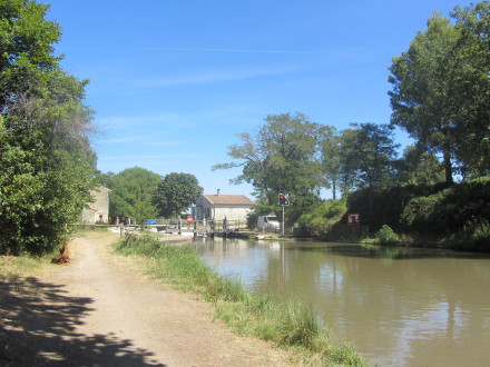 Canal du Midi, écluse (triple) de Fonfile, commune de Blomac, Aude.