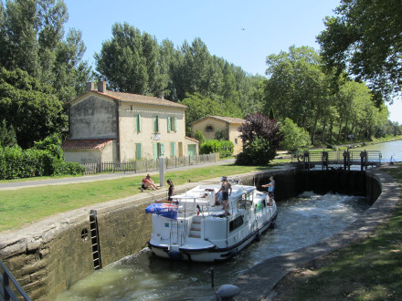 Canal du Midi, écluse (simple) d'Emborrel, commune d'Avignonet-Lauragais, Haute Garonne.