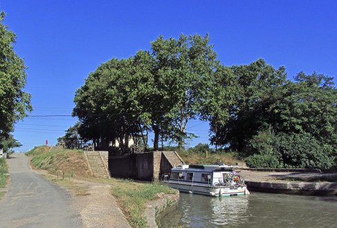 Canal du Midi, écluse (double) d'Ognon (sens Etang de Thau Toulouse), commune d'Olonzac, Hérault, première écluse dans ce département.