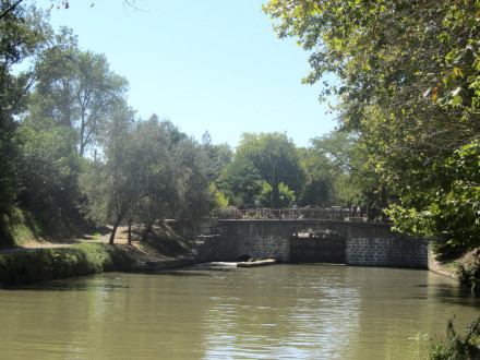 Canal du Midi, écluse (double) de l'Aiguille (sens Etang de Thau Toulouse), commune de Puichéric, Aude.